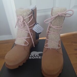 Sorel NWT And Box Wedge Boots